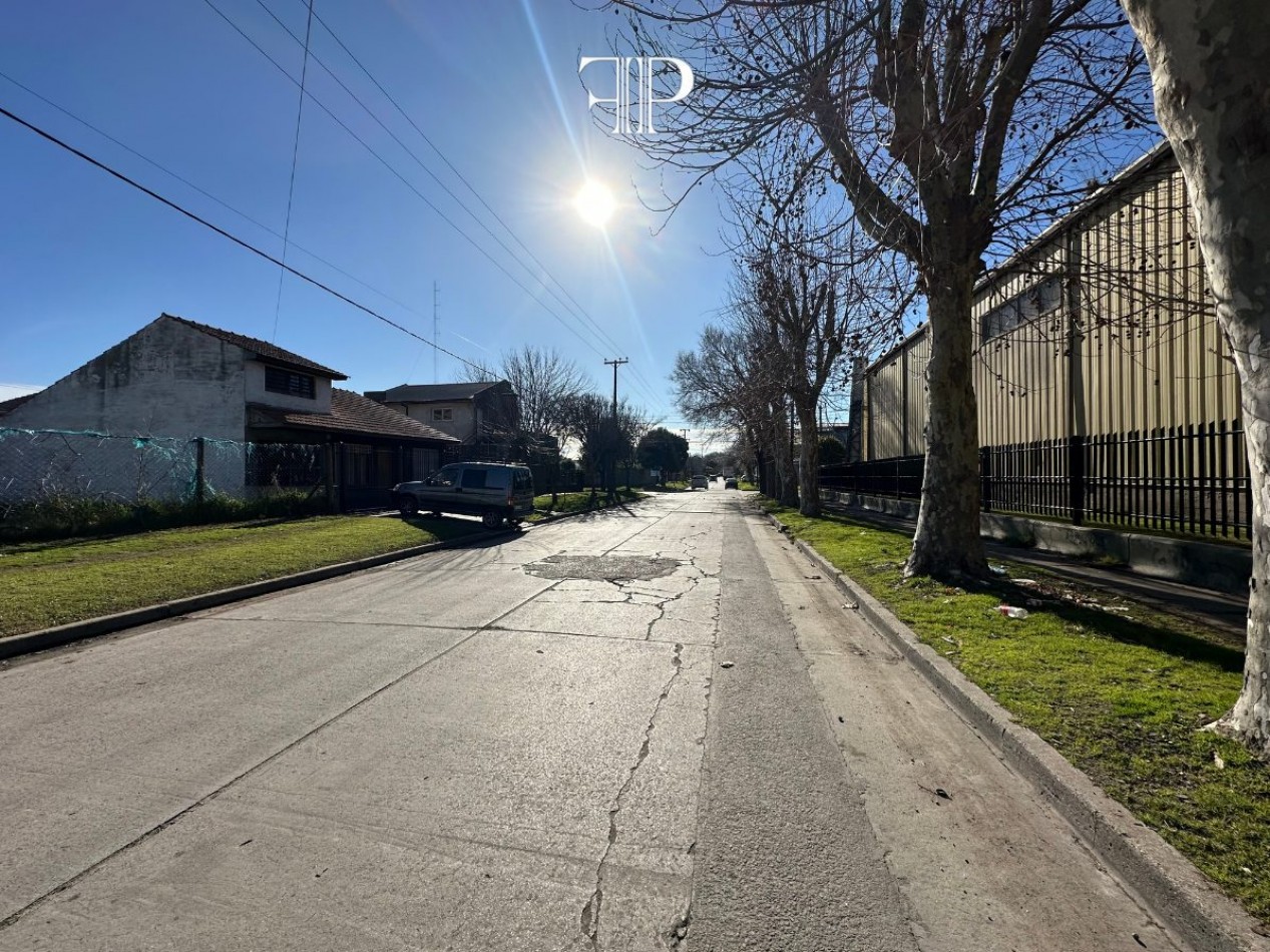 Terrenos en Venta en Mariano Acosta entre Alberti y Gascon