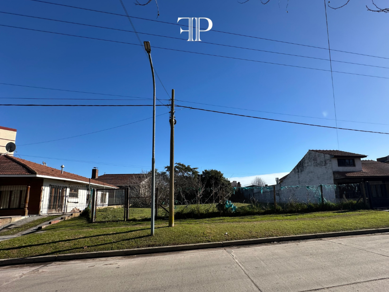 Terrenos en Venta en Mariano Acosta entre Alberti y Gascon