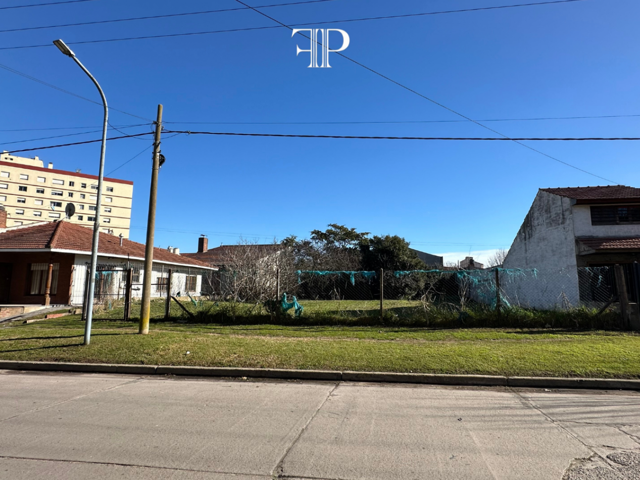 Terrenos en Venta en Mariano Acosta entre Alberti y Gascon