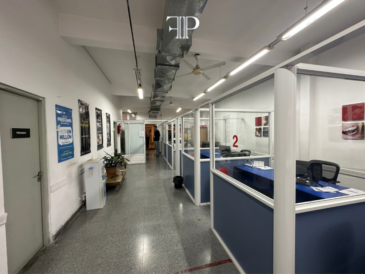 Venta Local Comercial + Departamento Tres Ambientes en Zona Macrocentro
