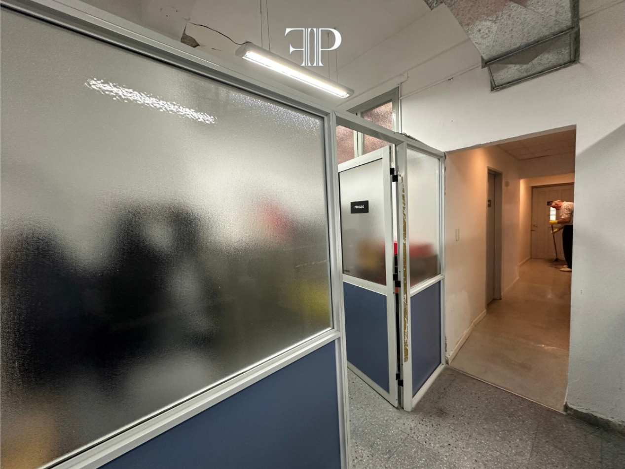 Venta Local Comercial + Departamento Tres Ambientes en Zona Macrocentro