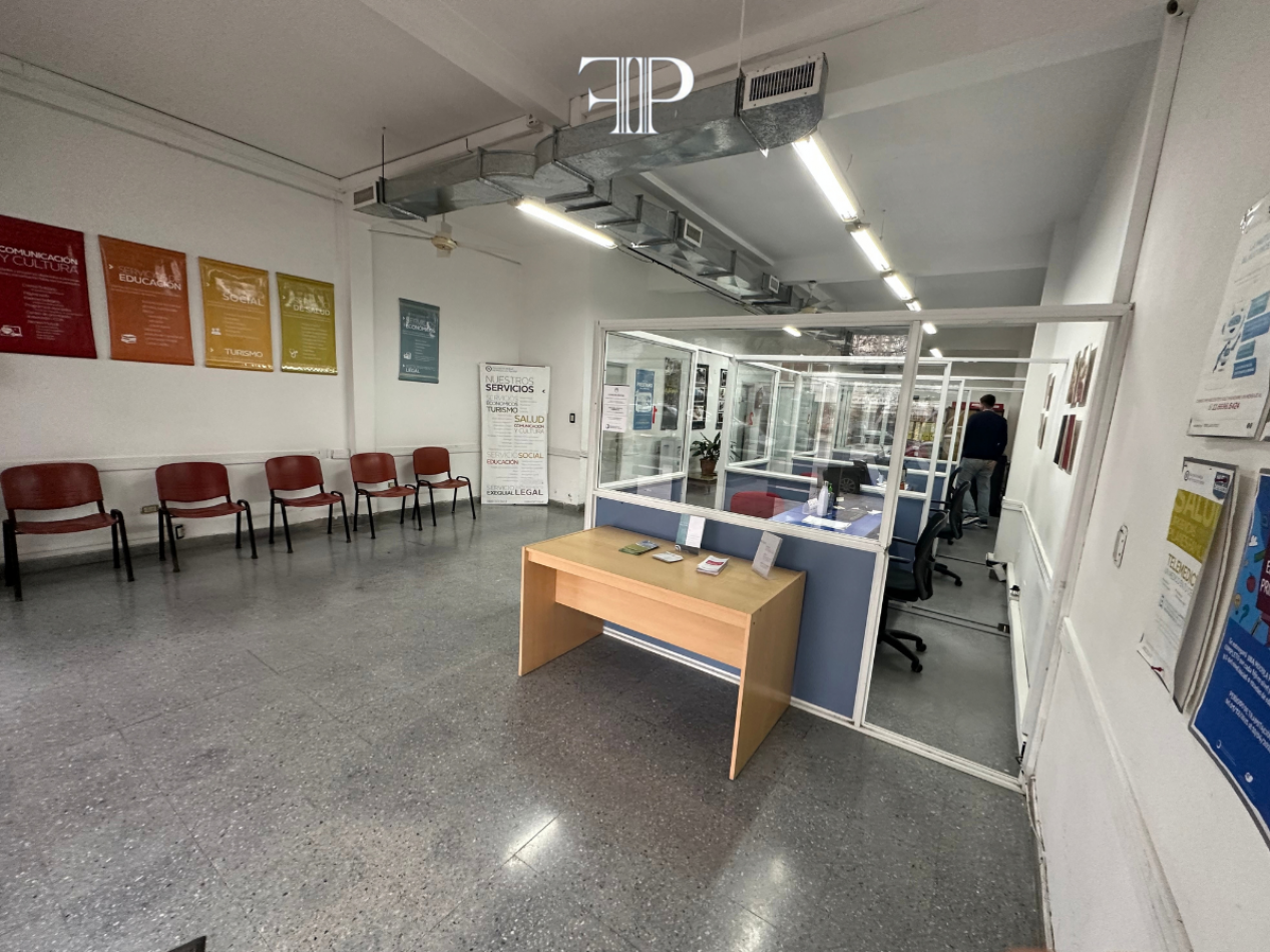 Venta Local Comercial + Departamento Tres Ambientes en Zona Macrocentro
