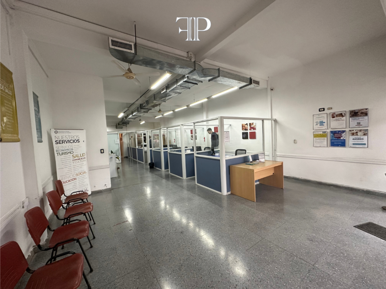 Venta Local Comercial + Departamento Tres Ambientes en Zona Macrocentro