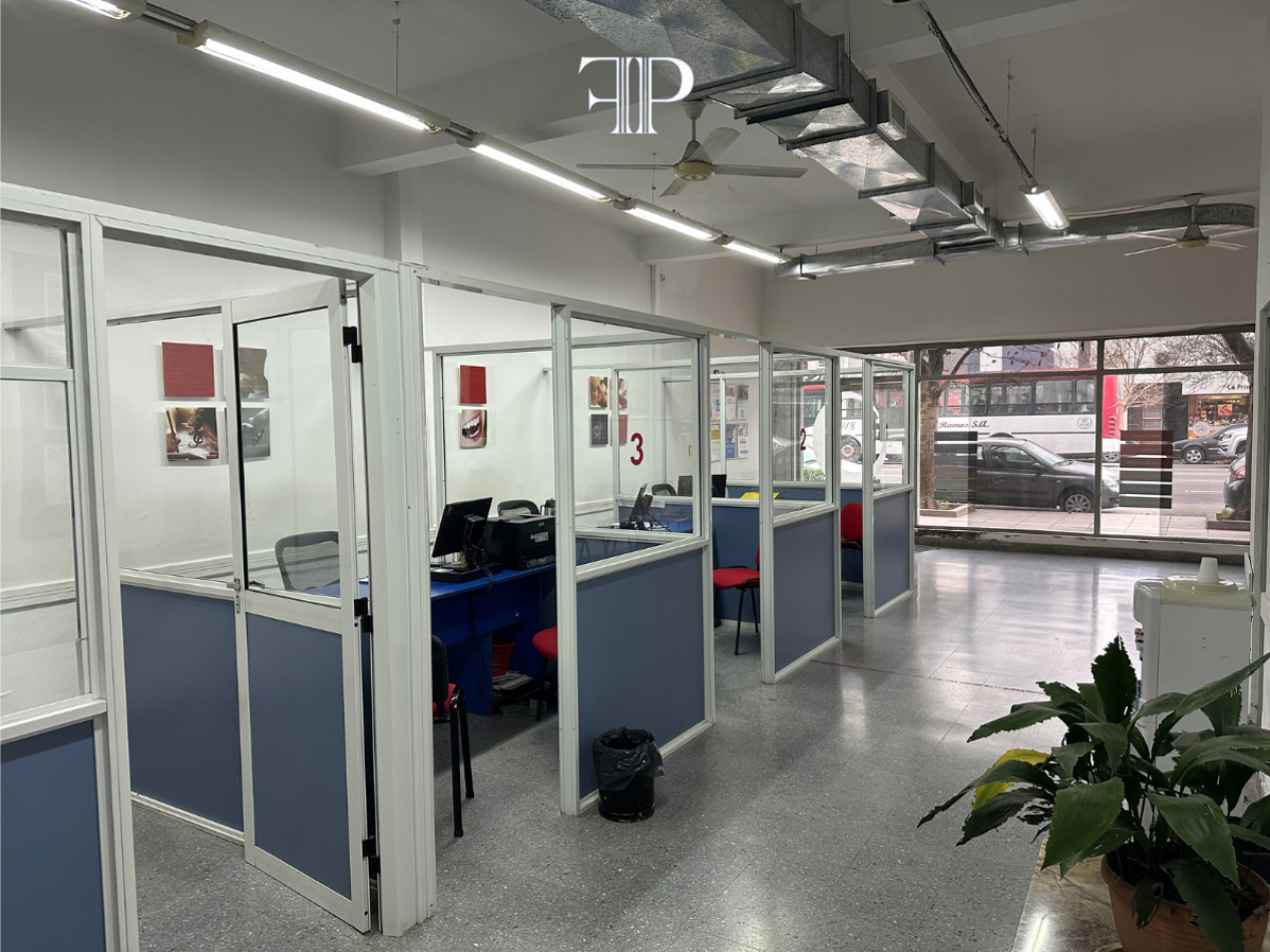 Venta Local Comercial + Departamento Tres Ambientes en Zona Macrocentro
